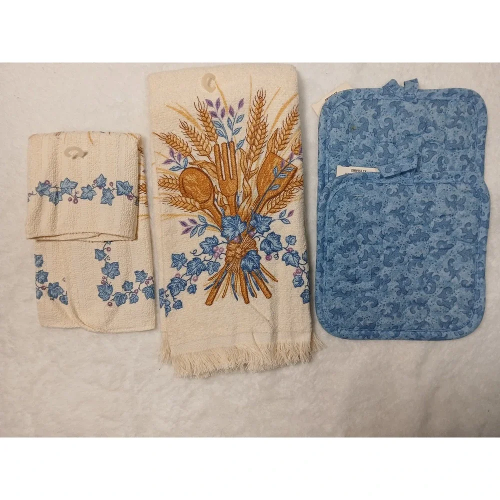 NWT VTG 80s Kitchen Sentiments‎ Blue Harvest Wheat Pot Holders & Towels Set